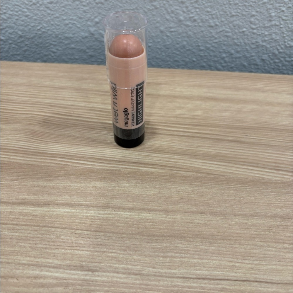 Wet n Wild MegaGlo Highlight Stick — Champagne. Glitzed Spell $5. NWT sealed